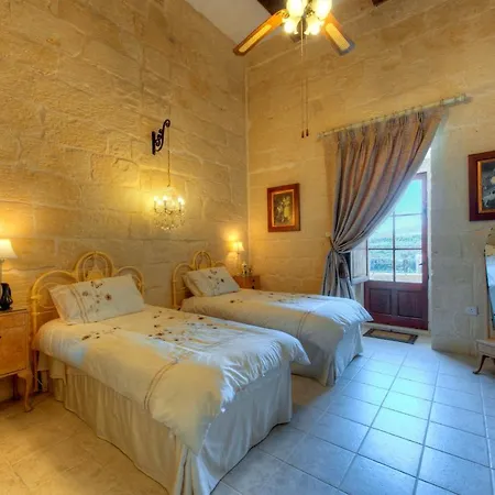 Dar Il-wied * Għarb